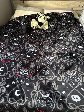 Gothic Black Plush Throw Blanket with Horned Demon Pattern